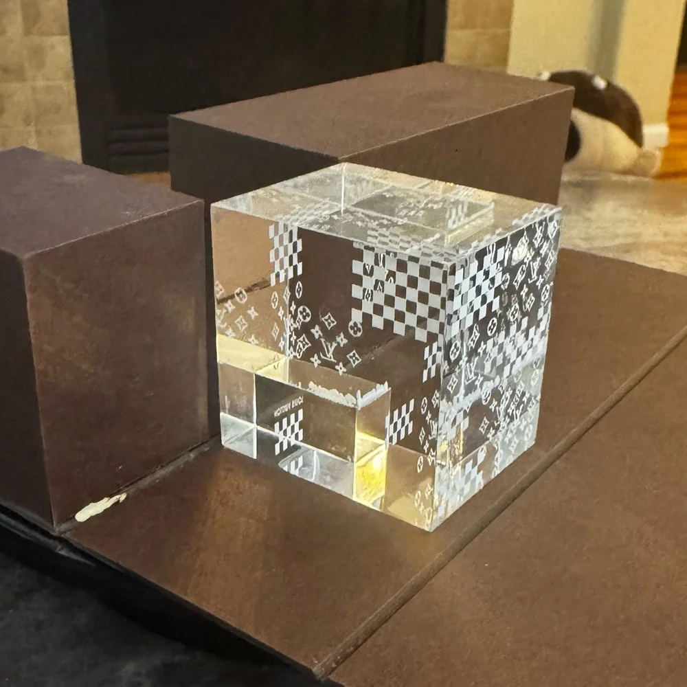 LOUIS VUITTON Damier 3D Optical Illusion Paperweight LV Box EXTREMELY RARE! - Picture 4 of 17